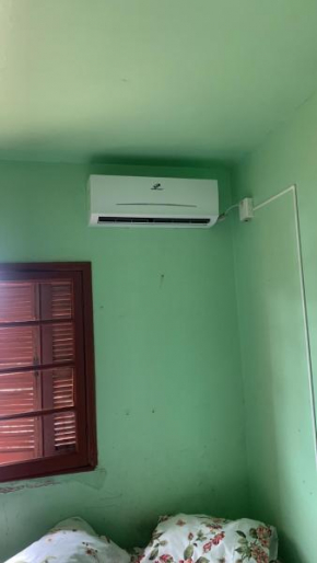 Quarto arejado e silencioso para descansar